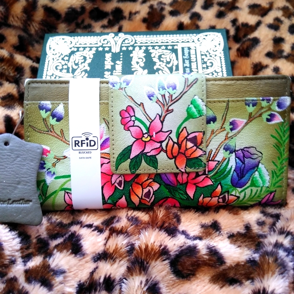 SUKRITI OLIVE FLORAL LEATHER RFID BI-FOLD WALLET
